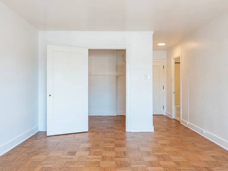 Comfortable Urban Living in a Classic Brick Building Near UW & Light Rail — Photo 36