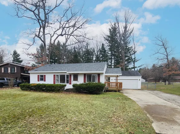 285 Parklane Dr, Harrison, MI 48625