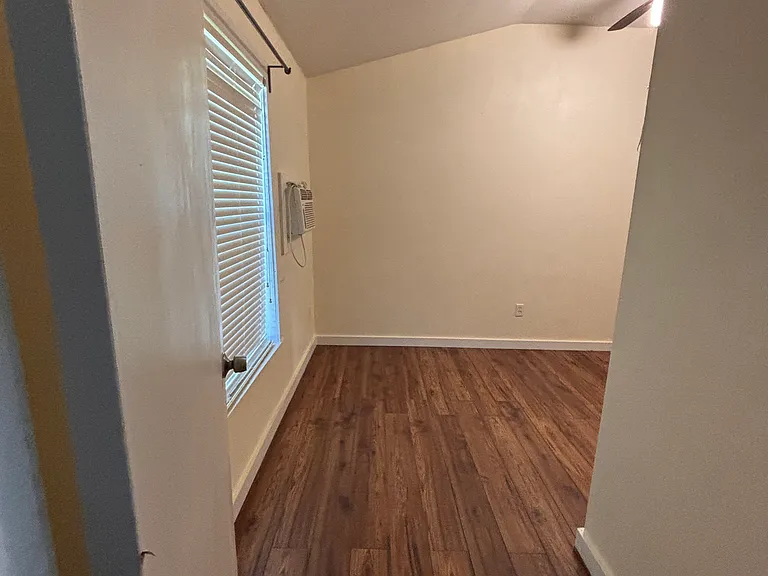 122 Caldwell St — Photo 8