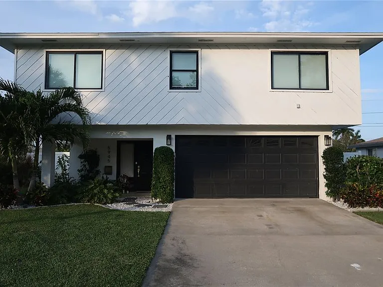 5945 Venetian Blvd NE — Photo 1