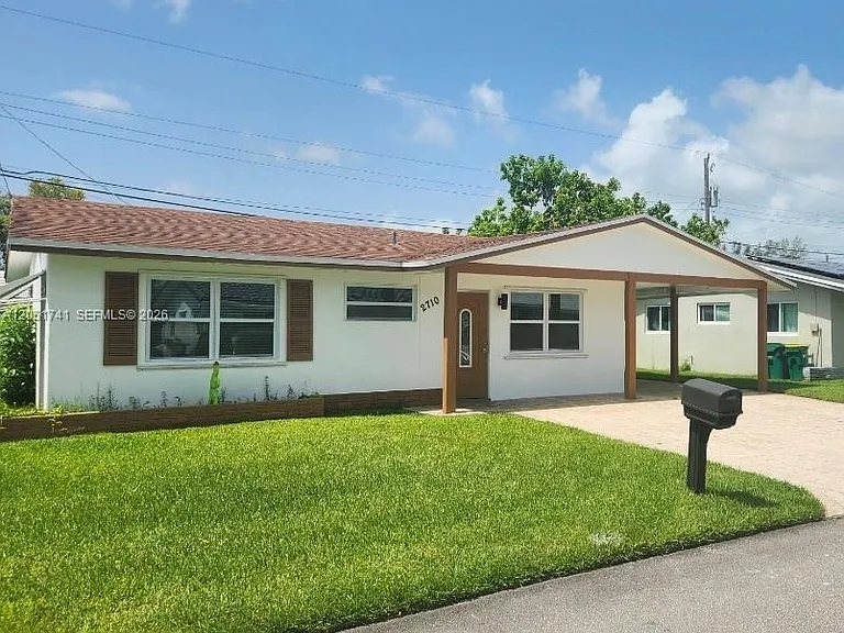 2710 NW 52nd Pl — Photo 1