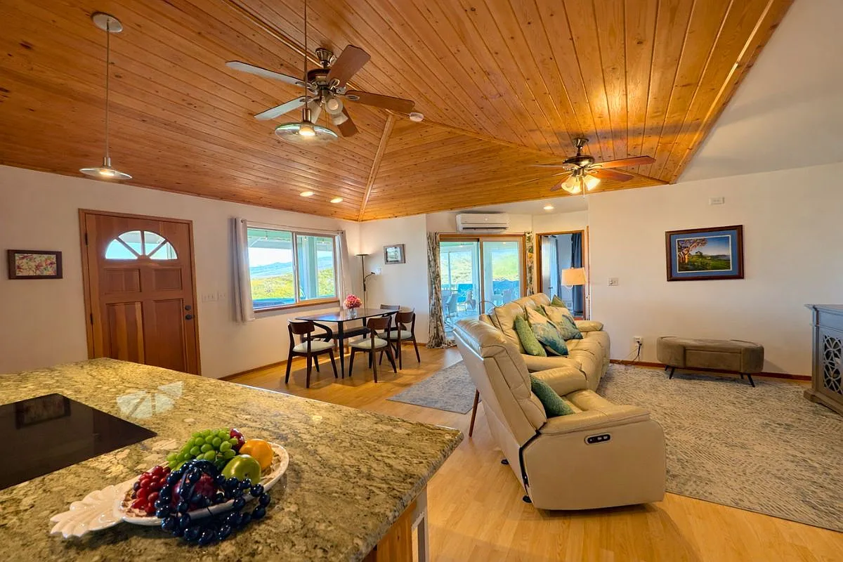 3 bed, 2.0 bath, 1345 sqft, $4,800 — Photo 2