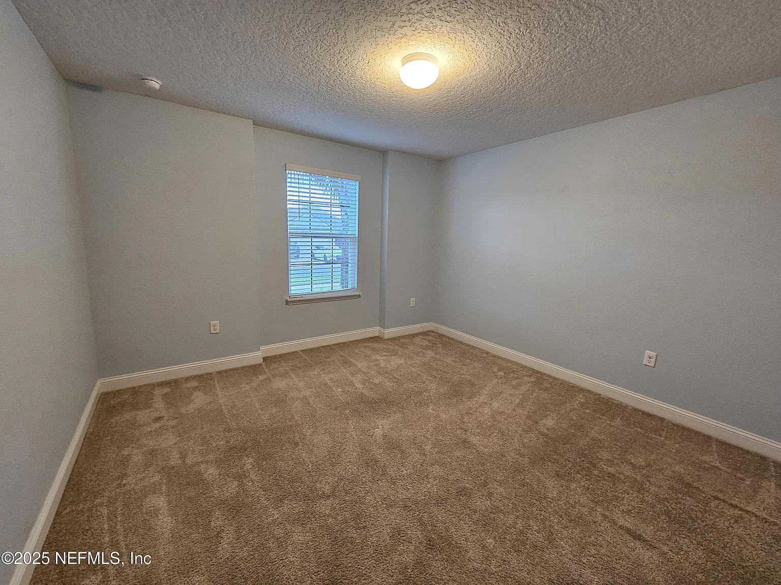 3 bed, 2.0 bath, 1986 sqft, $2,300 — Photo 3