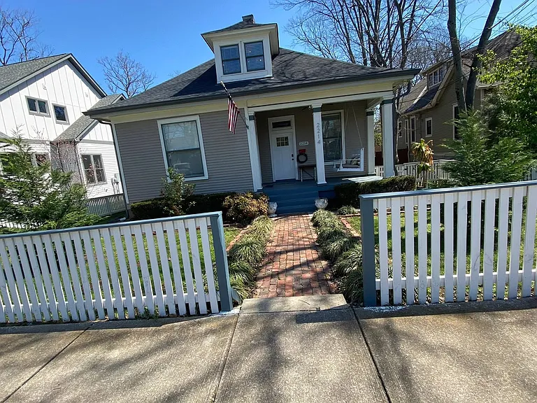 2214 Grantland Ave #B — Photo 2