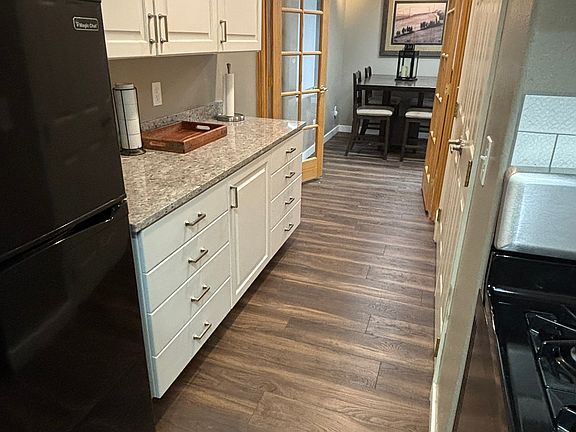 4th image of 553 E Jade Park Ln