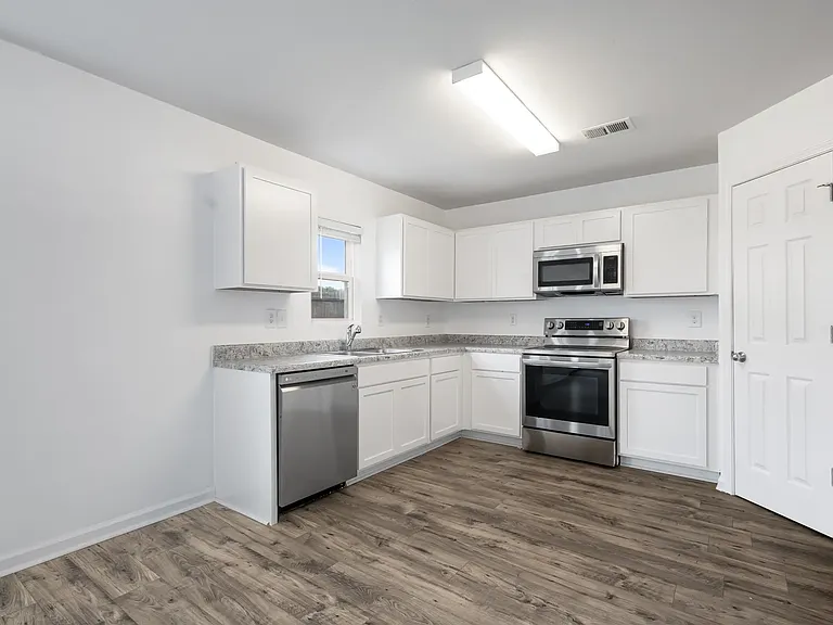 761 Riverside Dr NW — Photo 13