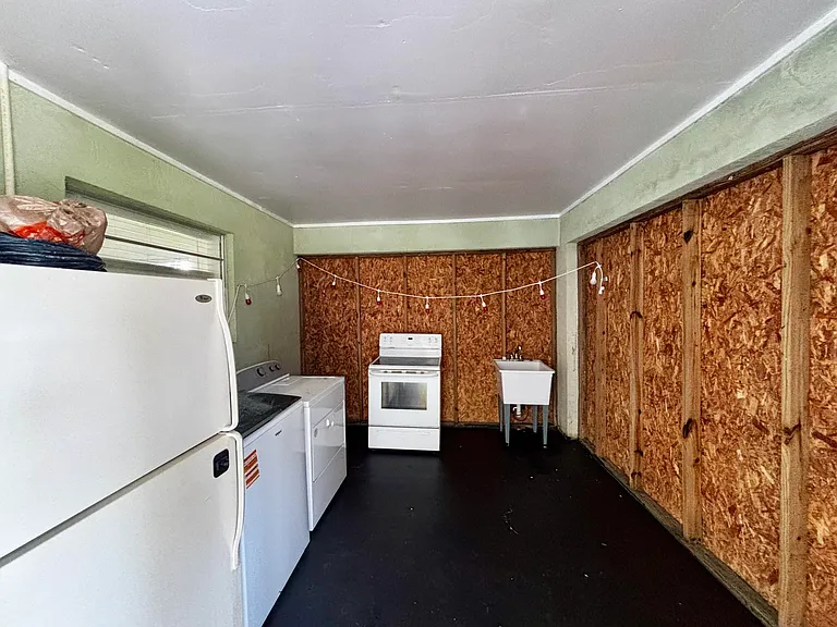 11003 Ridge Ave #B — Photo 16
