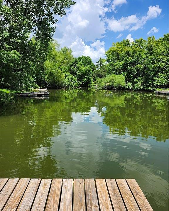 1st image of 10 Deepwoods Dr