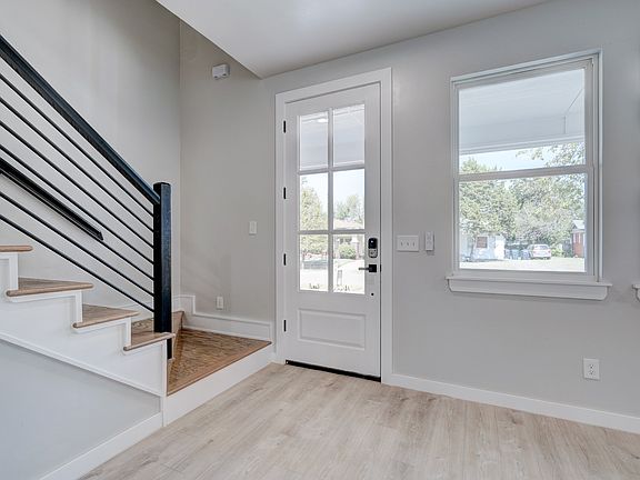 5th image of 318A NE 15th St