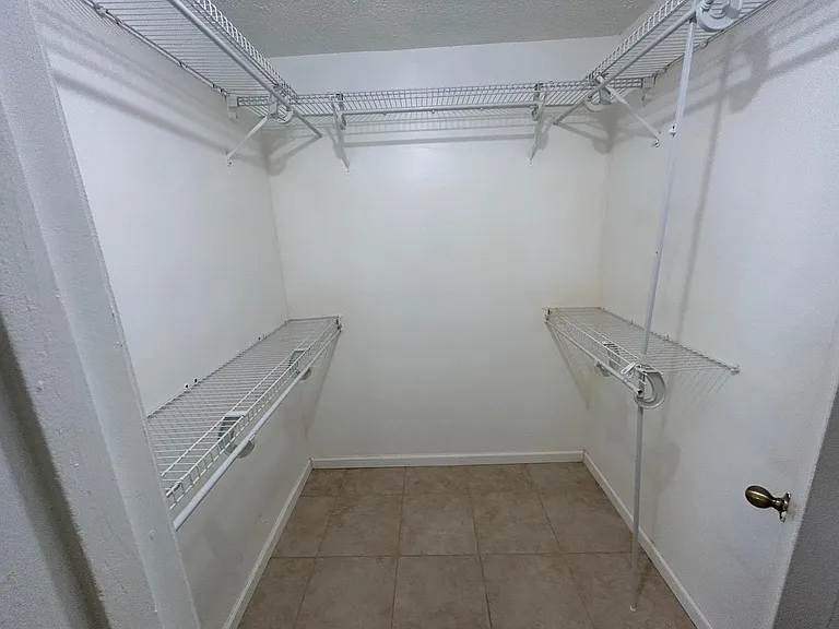10816 Waterford Ct — Photo 19