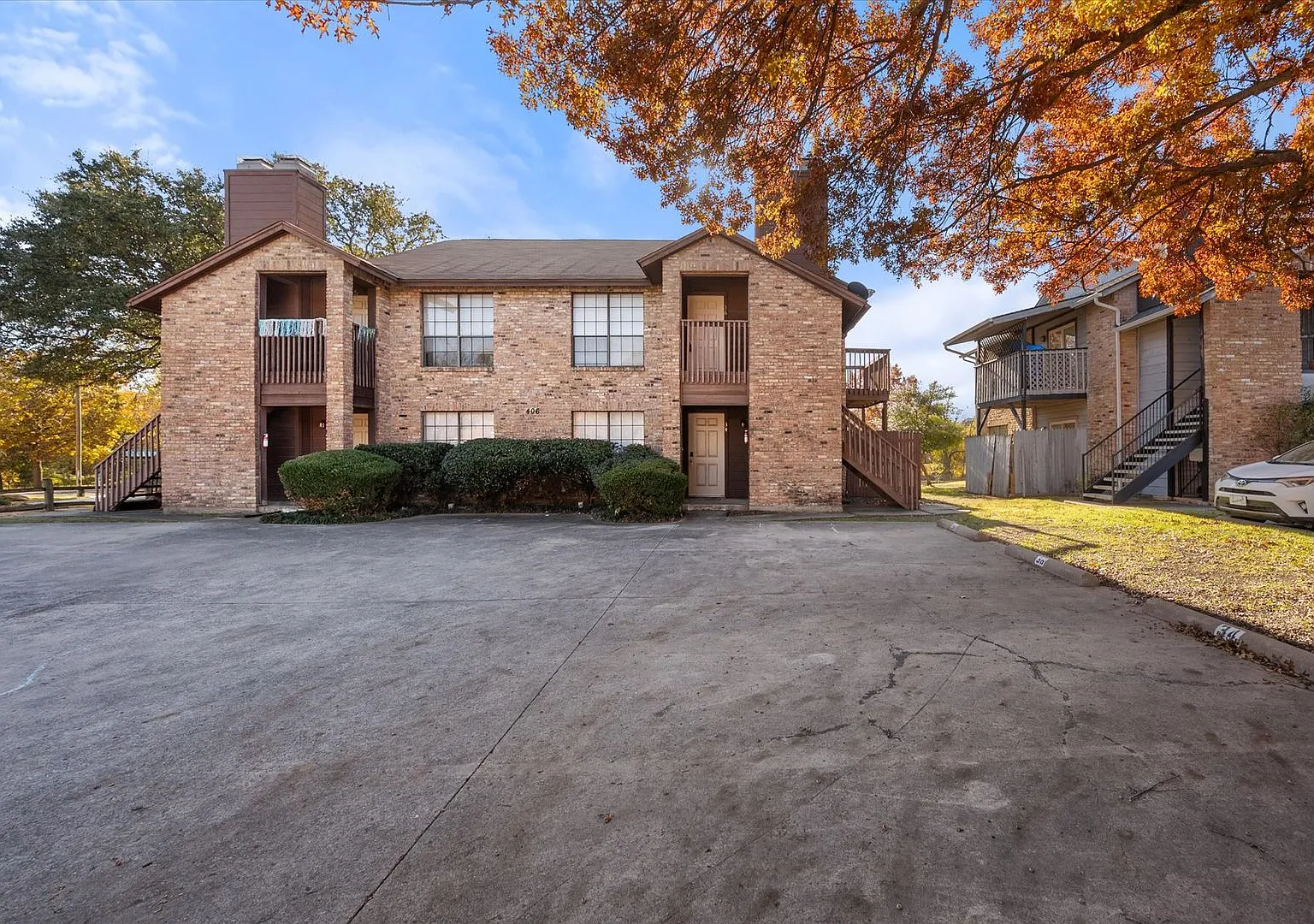 13 - 406 E Denton Dr — Photo 1