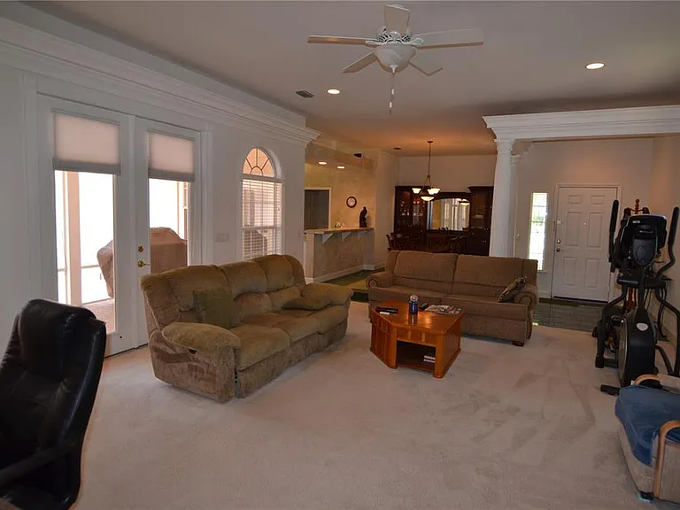 79 NW 48th Blvd — Photo 10