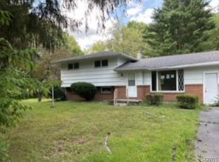 573 Creekside Dr, Alden, NY 14004