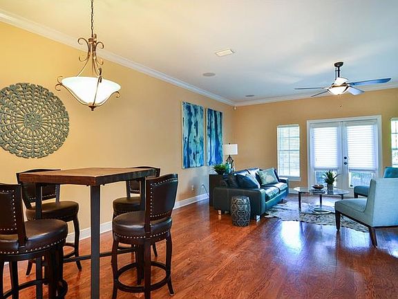 5th image of 266 Valencia Cir