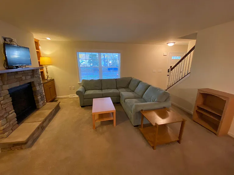 2094 Fieldcrest Dr — Photo 4