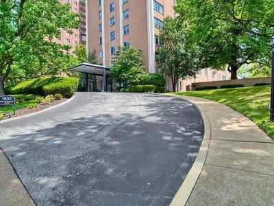 900 S Hanley Rd APT 14A, Saint Louis, MO, 63105