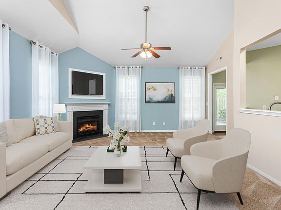 3rd image of 622 Oakfield Trl