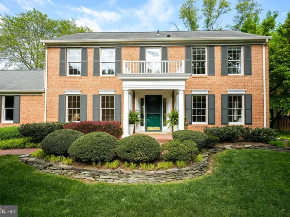 8612 Lombardy Ln, Alexandria, VA 22308
