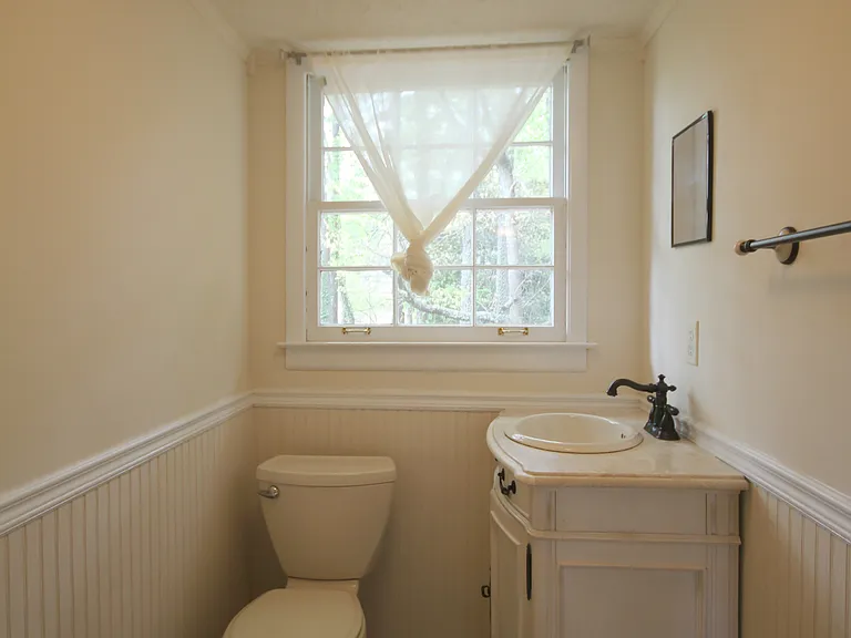 721 Greenleaf Dr — Photo 8