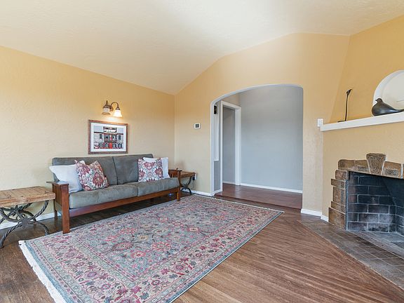 3rd image of 2815 Grant Ave