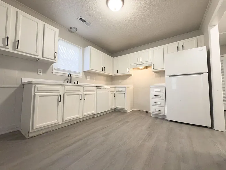 836 White Oak Dr — Photo 18