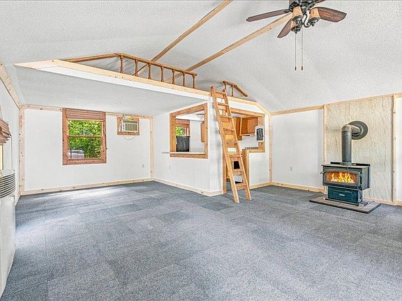 2nd image of 37975 Clover Cir