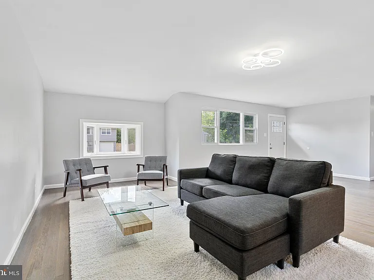 501 Bloomfield Dr — Photo 8
