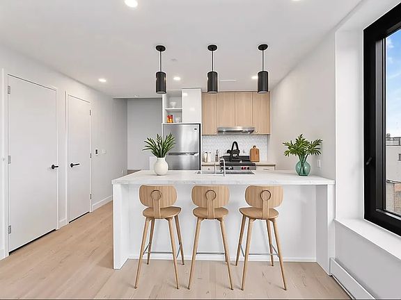 4th image of 827 Sterling Pl #7G