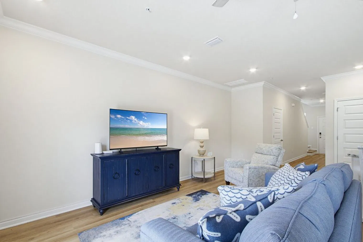 3 bed, 3.0 bath, 1431 sqft, $3,135 — Photo 4