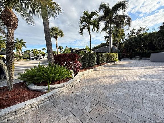 4th image of 46 NW Boundary Dr