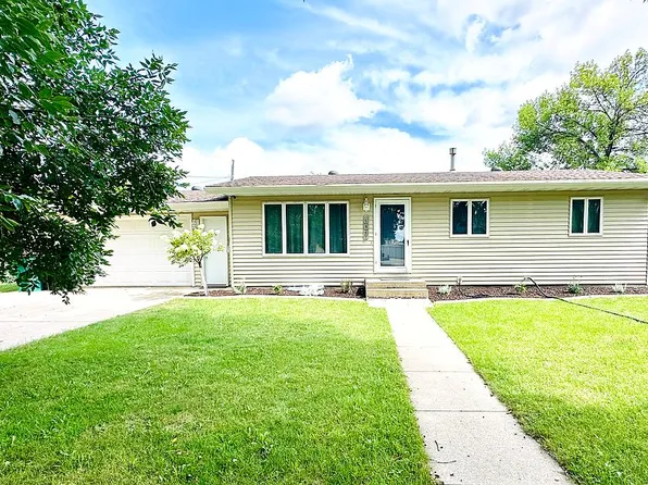 307 6th St E, West Fargo, ND 58078