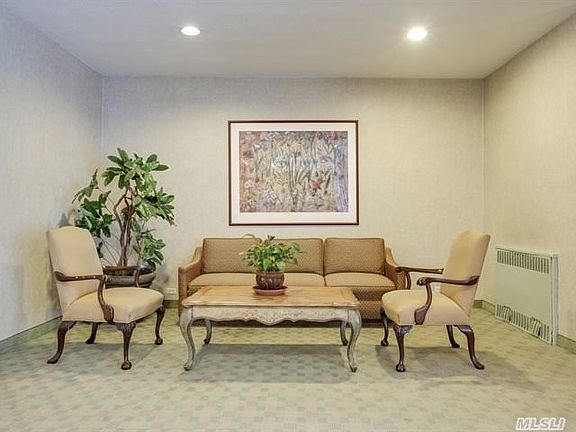 3rd image of 16221 Powells Cove Blvd APT 6C