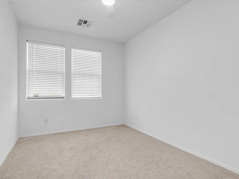13303 W Eagle Feather Rd — Photo 9
