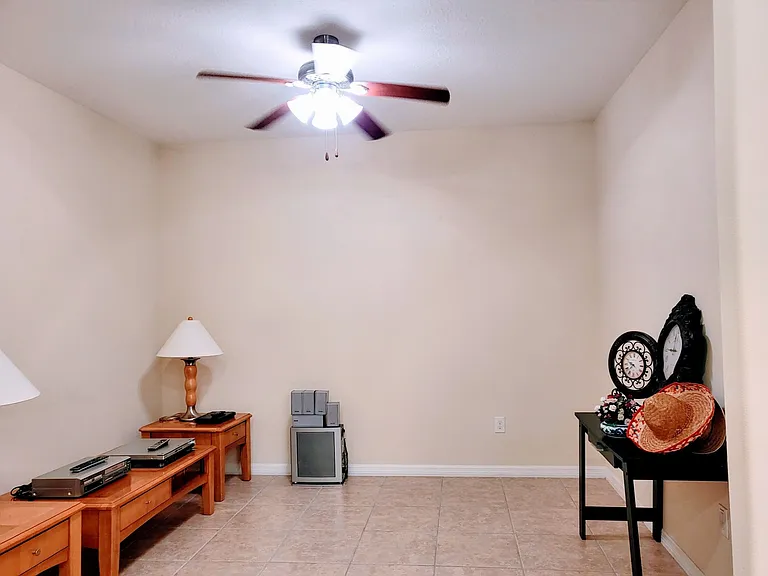 4057 Shade Tree Ln — Photo 10
