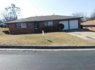 329 Hallmark Dr W, Fort Worth, TX 76134
