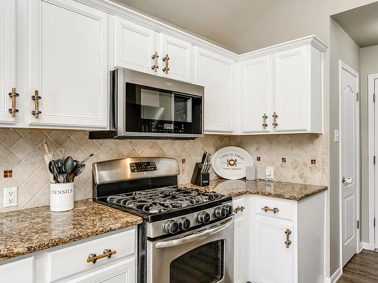3625 Hawk Ridge St — Photo 18