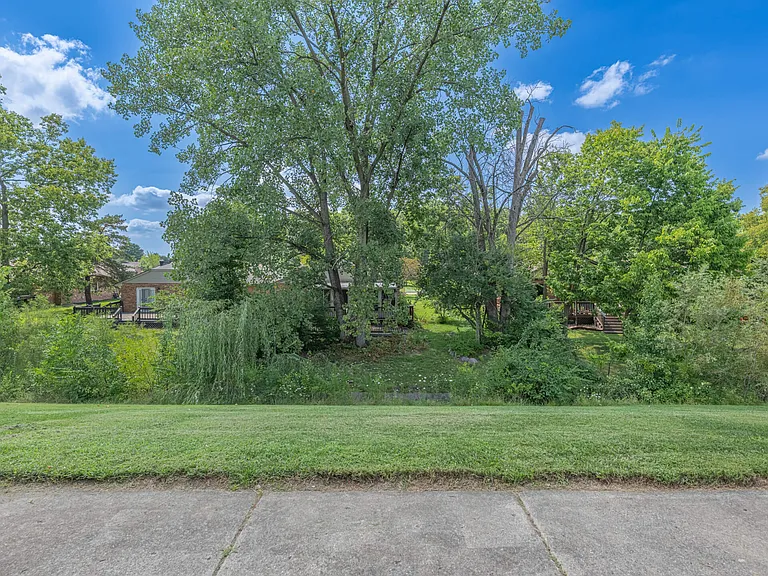 8717 Meadowcreek Dr — Photo 22