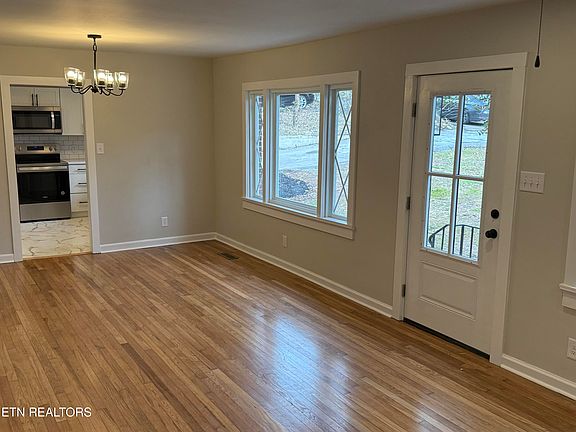 5th image of 5509 NE Hardwood Rd