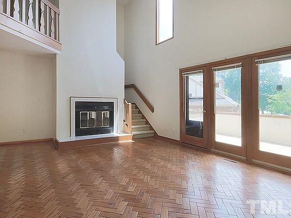 3rd image of 120 Essex Dr