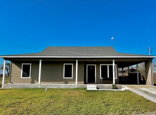 720 S Butler St, Karnes City, TX 78118