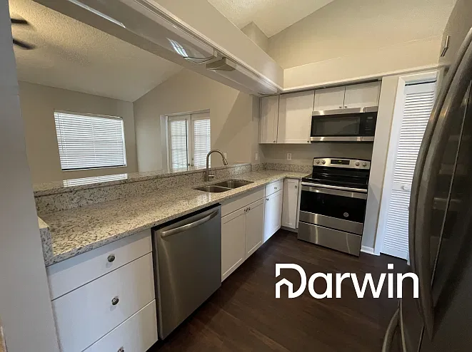3 bed, 3.0 bath, 1880 sqft, $2,395 — Photo 2