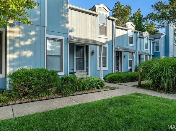 43 Breezy Knoll Ln, Lake Saint Louis, MO 63367