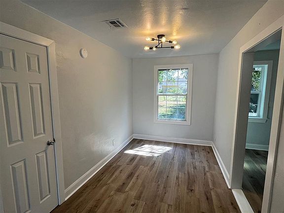 5th image of 2408 NE 26th St
