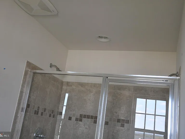905 Susan Cir — Photo 30