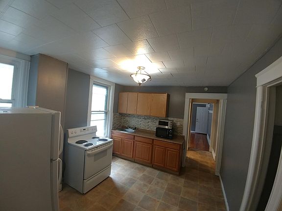 5th image of 456 Hudson Ave #2