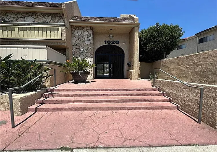 2 bed, 1.5 bath, 960 sqft, $2,900 — Photo 3