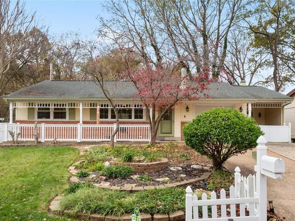 302 Laurel Dr, Fairview Heights, IL 62208