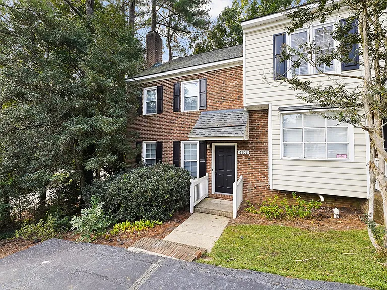 6101 Highcastle Ct — Photo 2