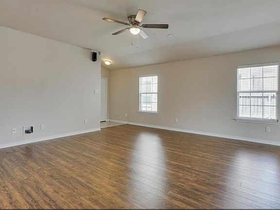 3rd image of 206 Serenade Ln