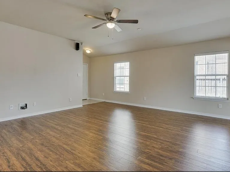 206 Serenade Ln — Photo 3